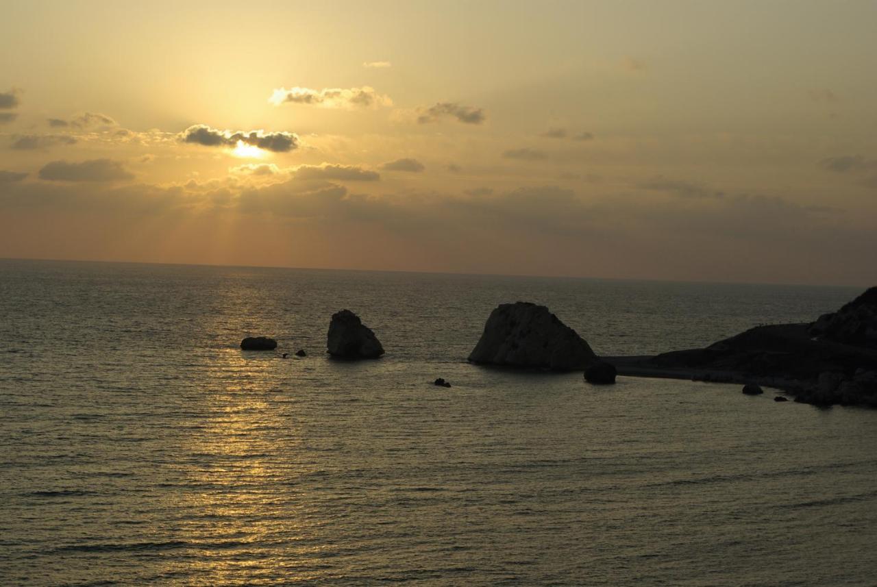 1 Bedroom Apartment Pyrgos With Beautiful Sea And Sunset Views, Aphrodite Hills Resort كوكليا المظهر الخارجي الصورة